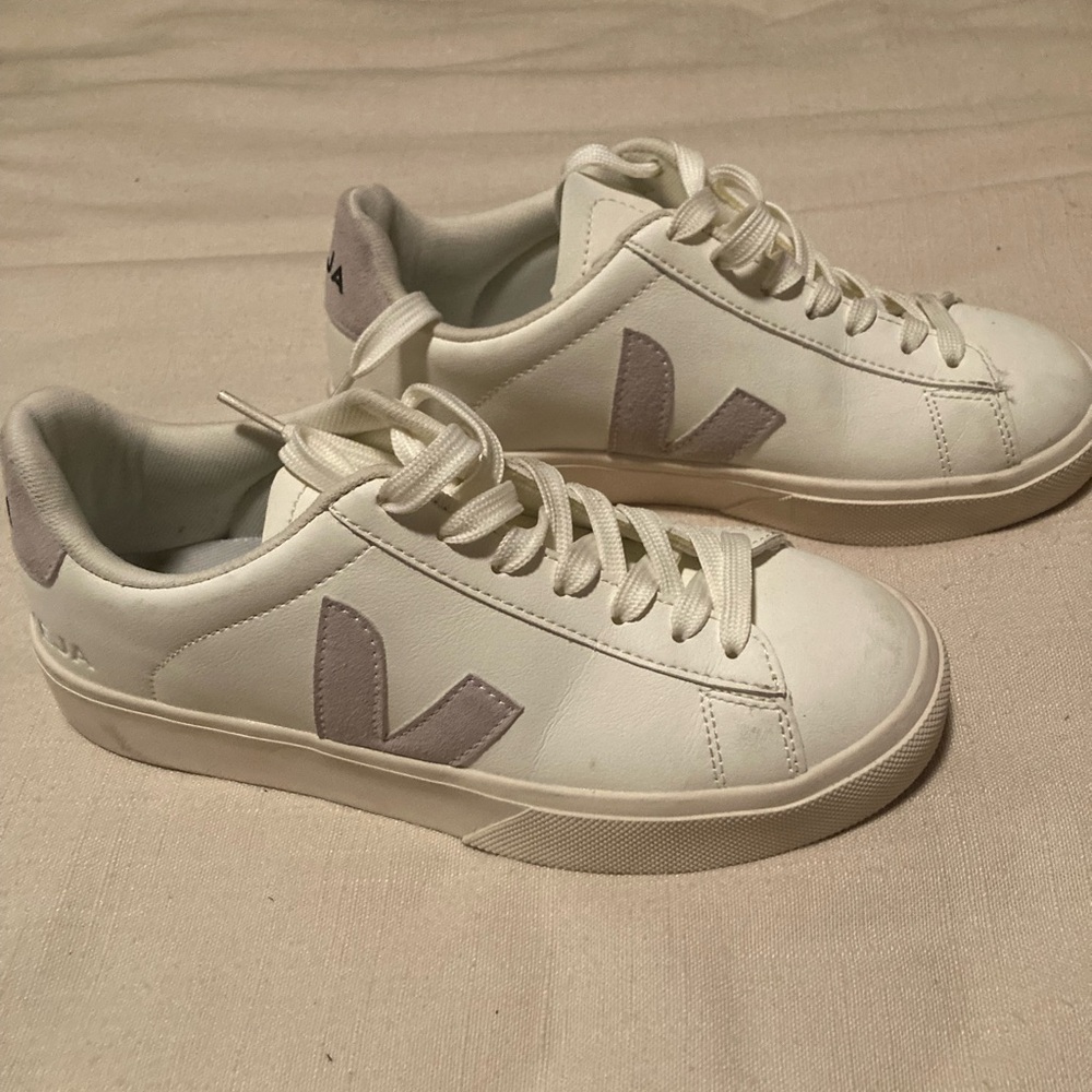 Veja White Leather Sneakers- size 7